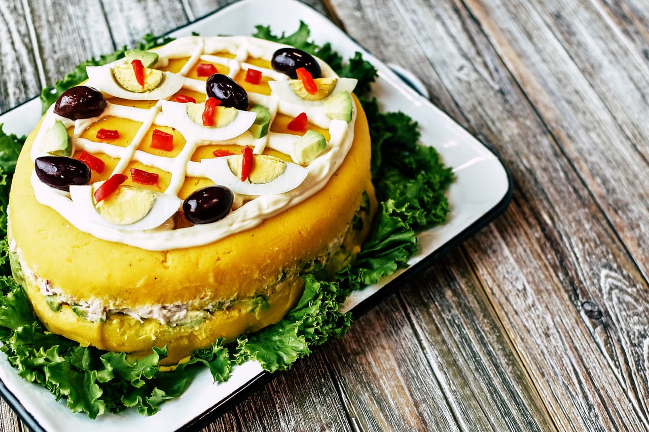 Causa peruana rellena de pollo