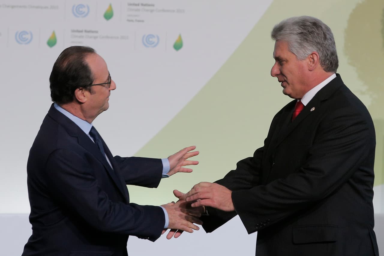 French President Francois Hollande receives Diaz-Canel on his arrival at the UN conference on climate change in Paris in 2015.