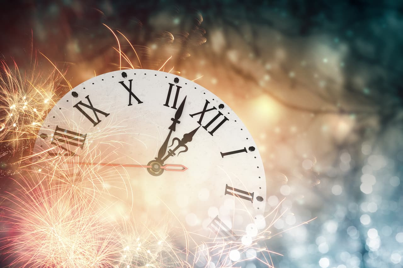 <b>NUEVE</b>
<br>Número de gran vitalidad, para gente con éxito intelectual y artístico, mas no necesariamente financiero. Son totalmente independientes y con enfoque optimista hacia la vida, de fuerte personalidad, magnética, sensual, dinámica. No obstante, también pueden ser demasiado pasionales, posesivos, vengativos y egoístas.