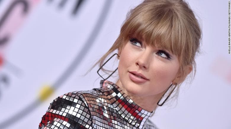 Taylor Swift donates money to struggling mothers trying to stay afloat during these difficult economic times
