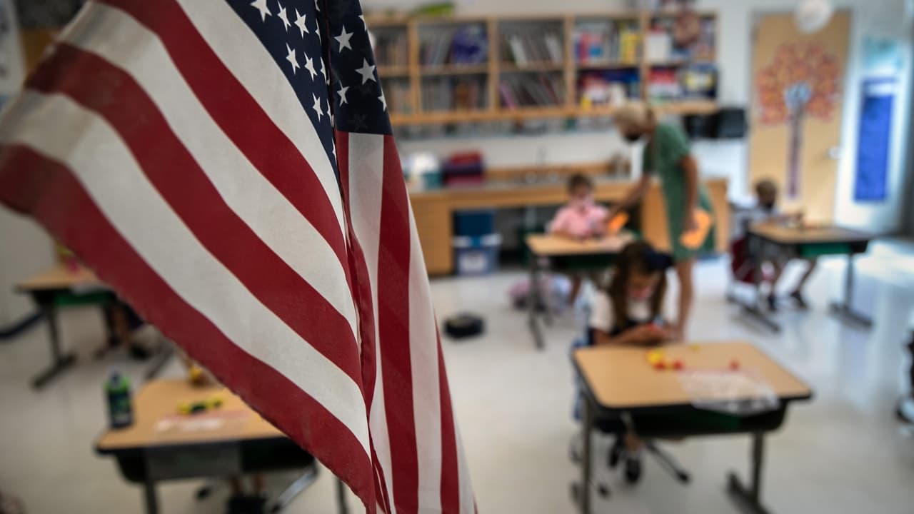 Tras dos días de cierres por el huracán Ian, este viernes sí hay clases en las escuelas públicas del sur de Florida
