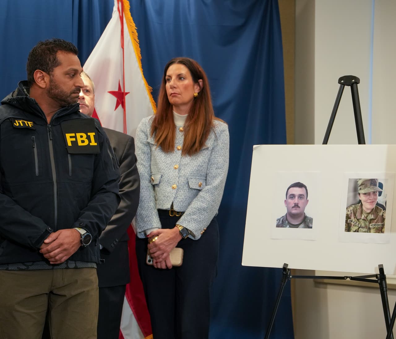 <b>Ambos soldados se encontraban en DC como parte de la ofensiva del presidente contra la delincuencia en la capital de la nación, justificó</b>.
<br>
<br>En un discurso, precisamente el mandatario Donald Trump calificó este ataque como “un acto de terrorismo”.
