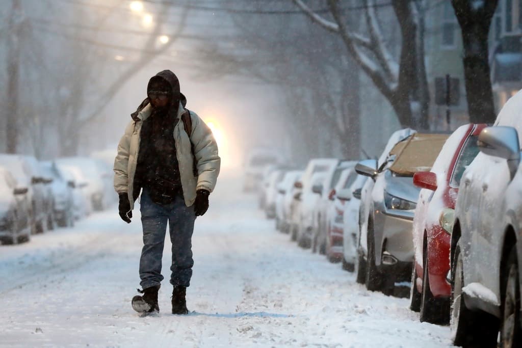 Llega la nieve al noroeste de EEUU en la primera tormenta invernal de la temporada