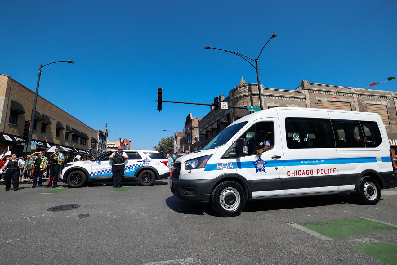Detienen a dos sospechosos en el sur de Chicago; la policía busca a tres más y levantan orden de confinamiento