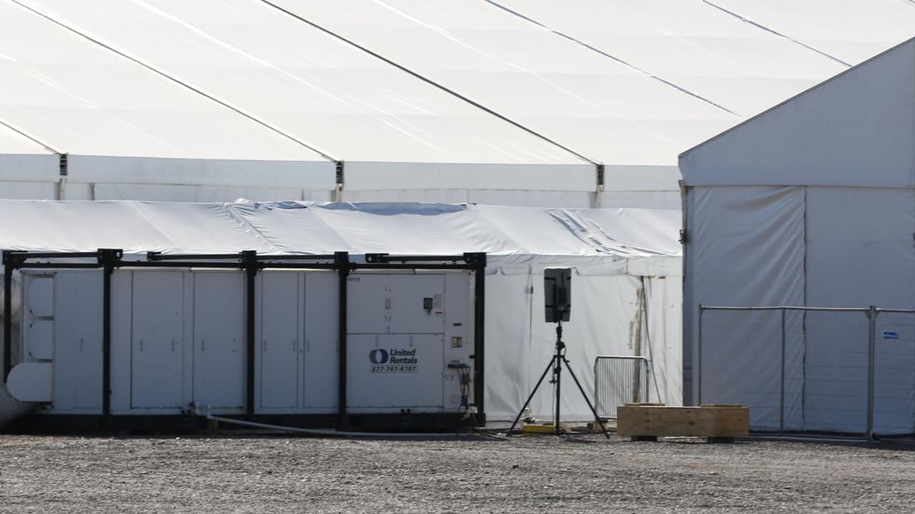 "El número de detenciones está históricamente bajo, por lo tanto este edificio ya no se necesita", dijo Milton Moreno, el jefe de patrulla interino de la Patrulla Fronteriza.
<b>Oficialmente, las instalaciones dejaron de estar activas.</b>