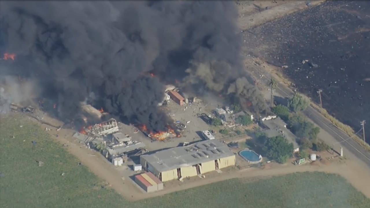 Siete personas desaparecidas tras explosión masiva en almacén de fuegos artificiales en el condado de Yolo