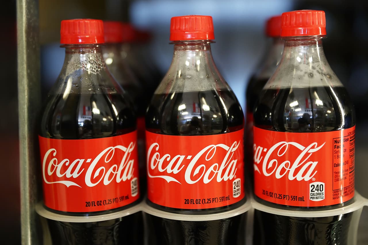 Coca Cola retira del mercado tres de sus bebidas: el llamado abarca ocho estados, incluida la zona triestatal