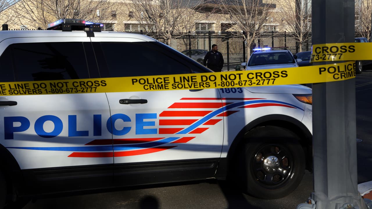 Muere presunto ladrón tras estrellarse en el auto que robó en Waldorf