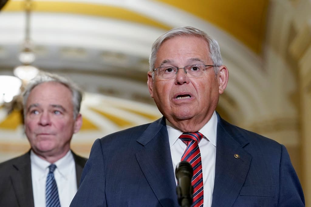 Senador demócrata propone plan migratorio que incluye nuevo TPS para centroamericanos y deportaciones aceleradas