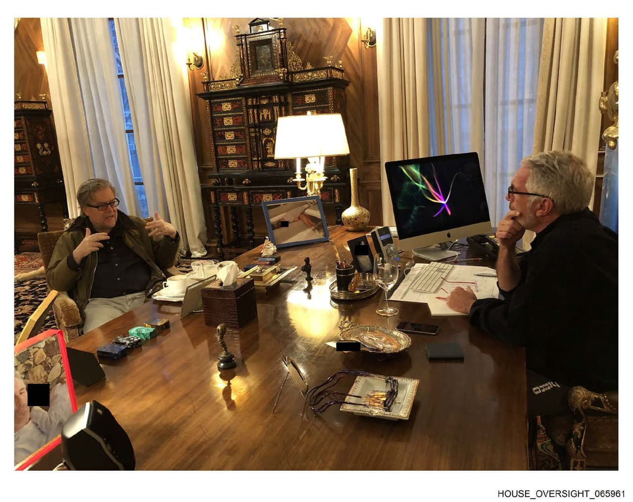 Steve Bannon, un viejo aliado de Trump, junto a Jeffrey Epstein.