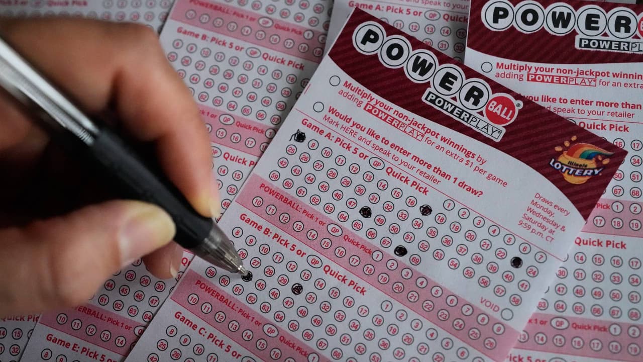El premio mayor de Powerball sigue creciendo, y también dejando ganadores en Arizona
