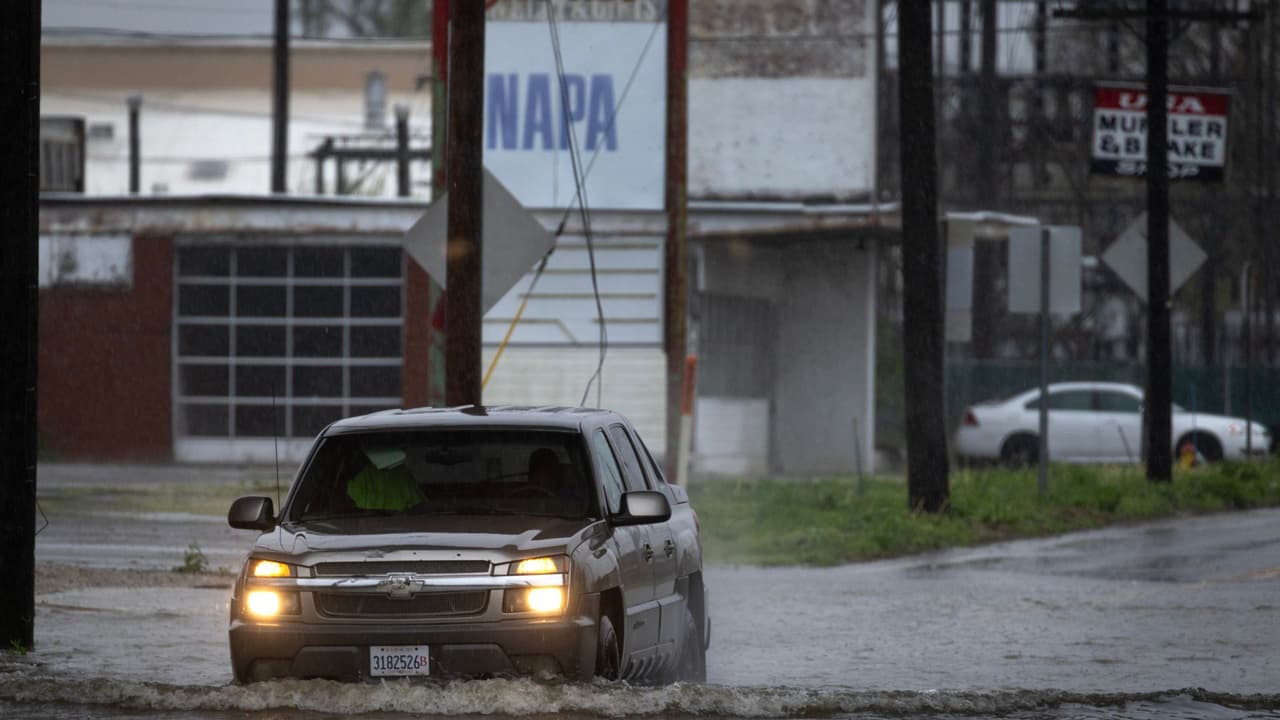 Noche de tormentas en Chicago : inundaciones, cortes de luz y un techo arrancado