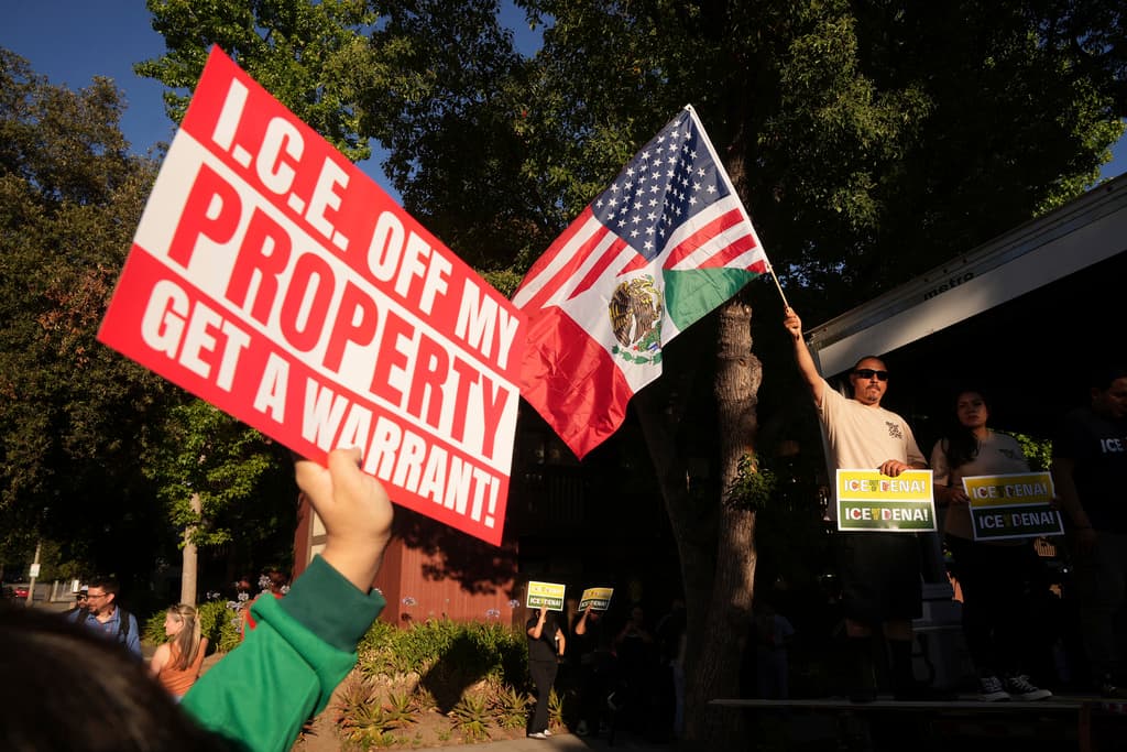 Cómo afectan a estadounidenses de familias con estatus mixto las políticas migratorias de Trump: una encuesta intenta responderlo