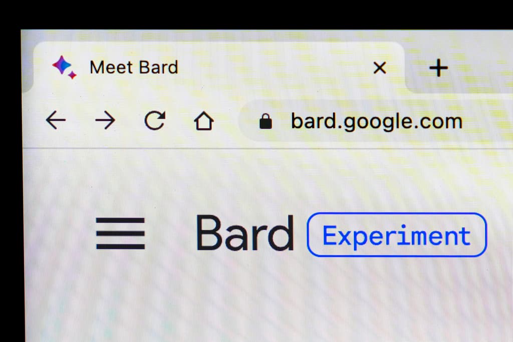 Bard, el chat de inteligencia artificial de Google, ahora en español: ¿en qué se diferencia de ChatGPT?