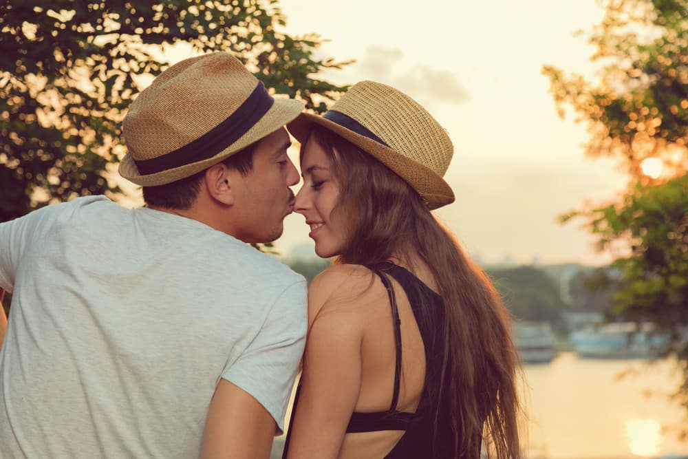 <b>Libra con Aries tienen una relación de intereses comunes</b>
<br>La personalidad elegante, diplomática y carismática de Libra le va muy bien a Aries puesto que su pareja sabe cómo manejar las situaciones difíciles cuando surgen los impulsos arianos y la emoción supera la razón.