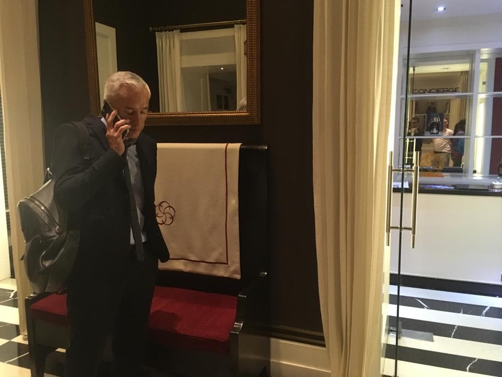 Jorge Ramos speaking on a borrowed phone in a Caracas hotel after his release.