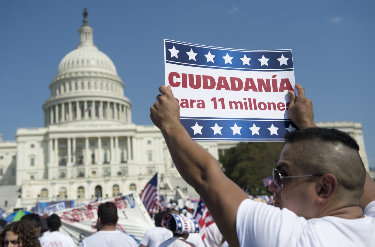 La creación de registros oficiales de llegada de inmigrantes comenzó bajo la Ley de Registro del 2 de marzo del 1929 (45 Stat 1512), destaca en su portal el Servicio de Inmigración y Ciudadanía.