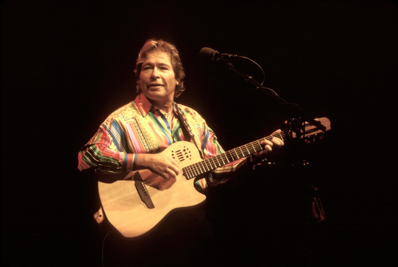 El 12 de octubre de 1997 murió el cantante de música country John Denver en un accidente a los 53 años.