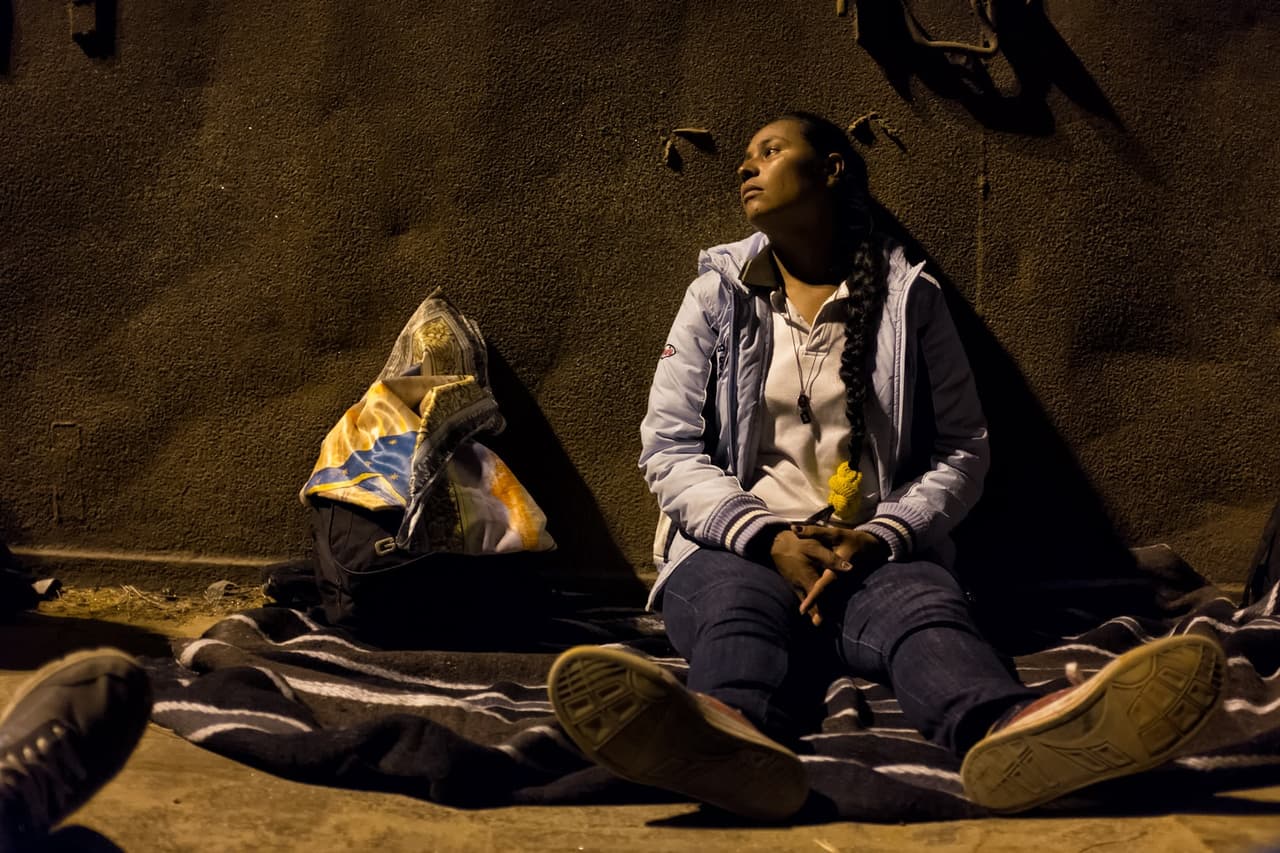 Celenia descansa después de unirse a la caravana en Guadalajara, México.