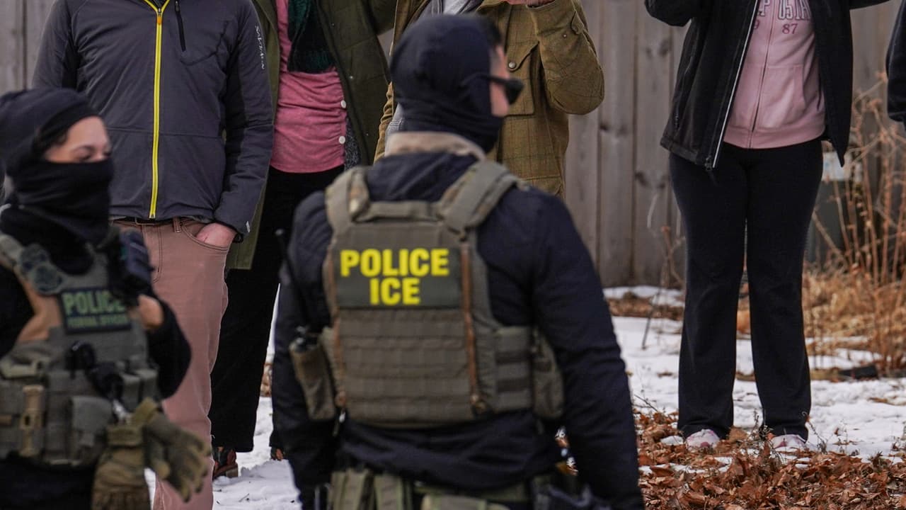 Líder de la minoría en el Senado pide que el ICE siga las mismas normas que agencias de justicia