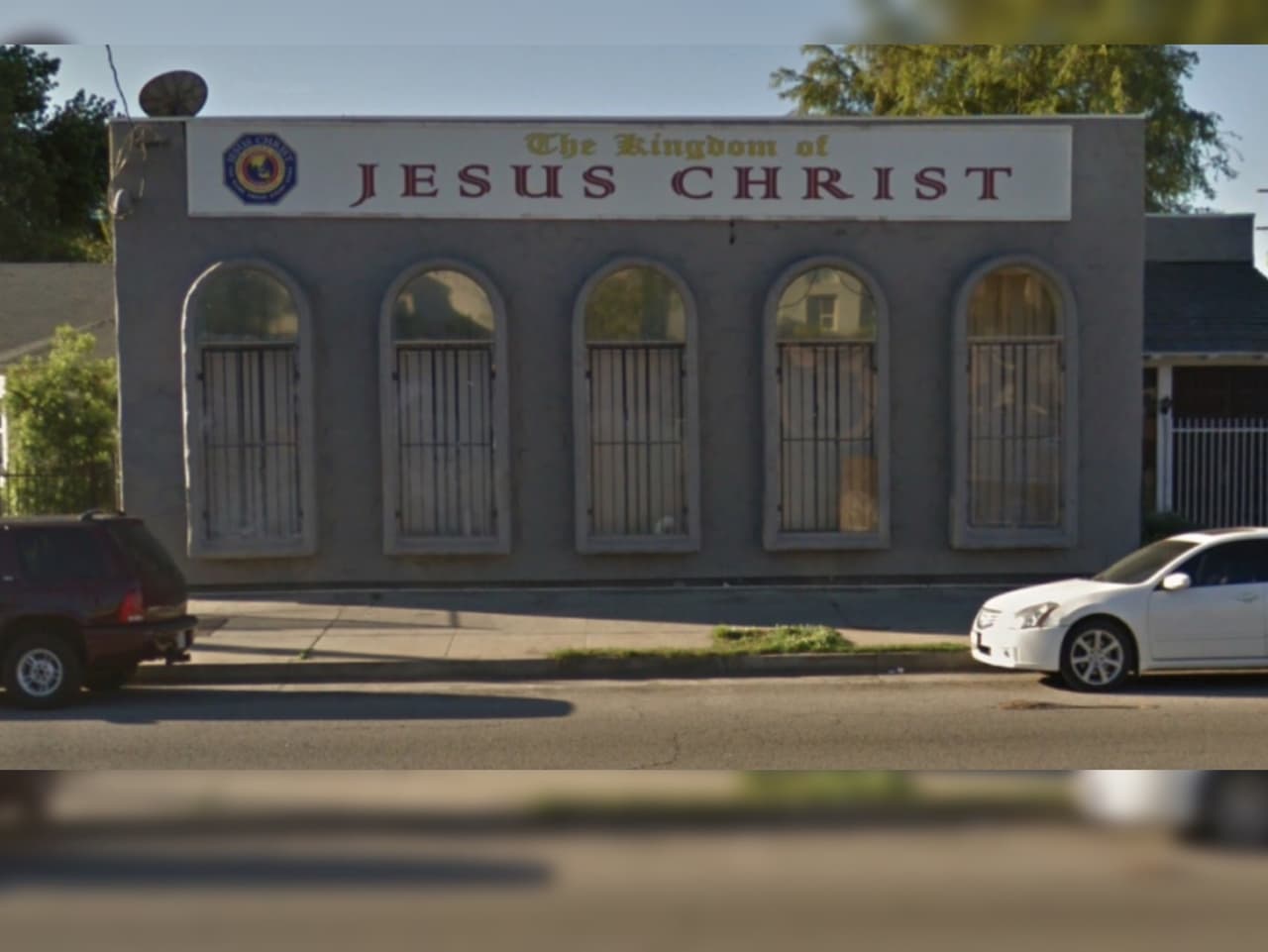 Iglesia es acusada de golpear y extorsionar a inmigrantes para recaudar dinero para su líder