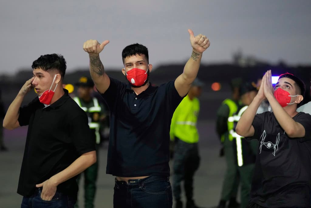 Las claves del intercambio de prisioneros entre EEUU, Venezuela y El Salvador tras la polémica por los deportados al Cecot