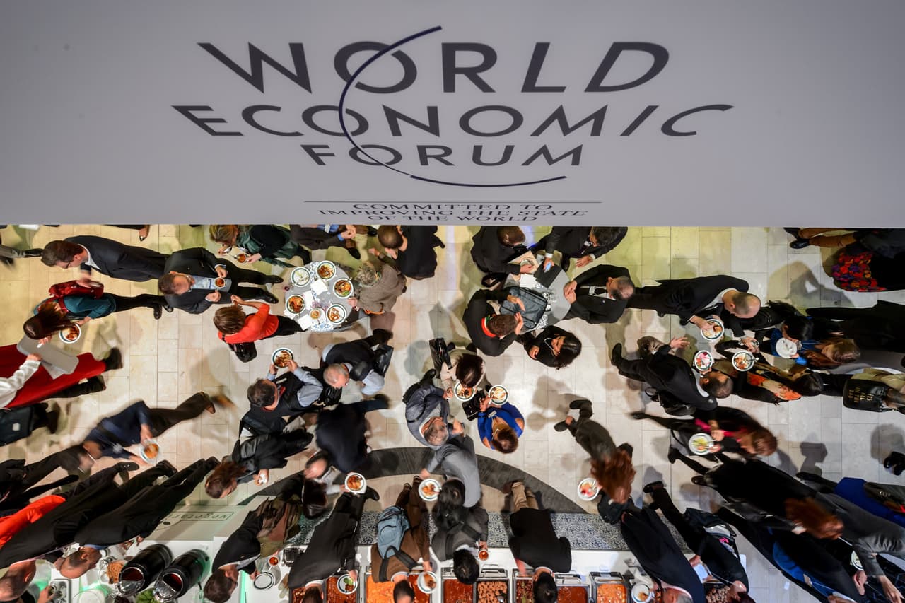 Empresarios en Foro Económico de Davos: ¿cómo ayudar a los refugiados?