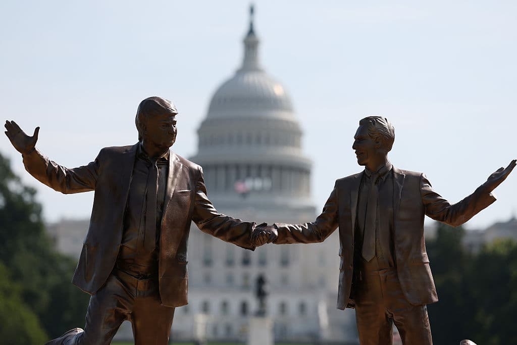 Musk, Bannon, Thiel y el príncipe Andrés entre los nombres de nuevos documentos del caso Epstein, divulgados por el Congreso