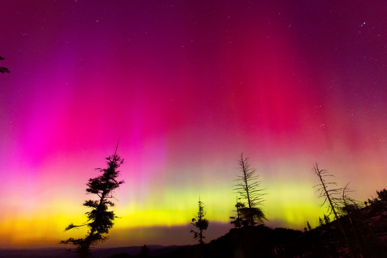 Esta noche podrías ver auroras boreales en los cielos de California: ¿Cuál es el mejor lugar para observarlas?