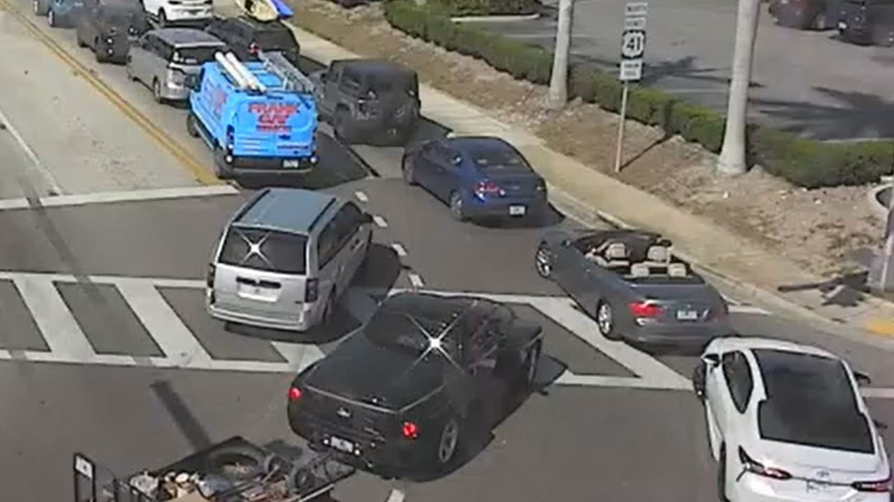 Multan a 14 conductores por bloquear intersección de tránsito en Bradenton