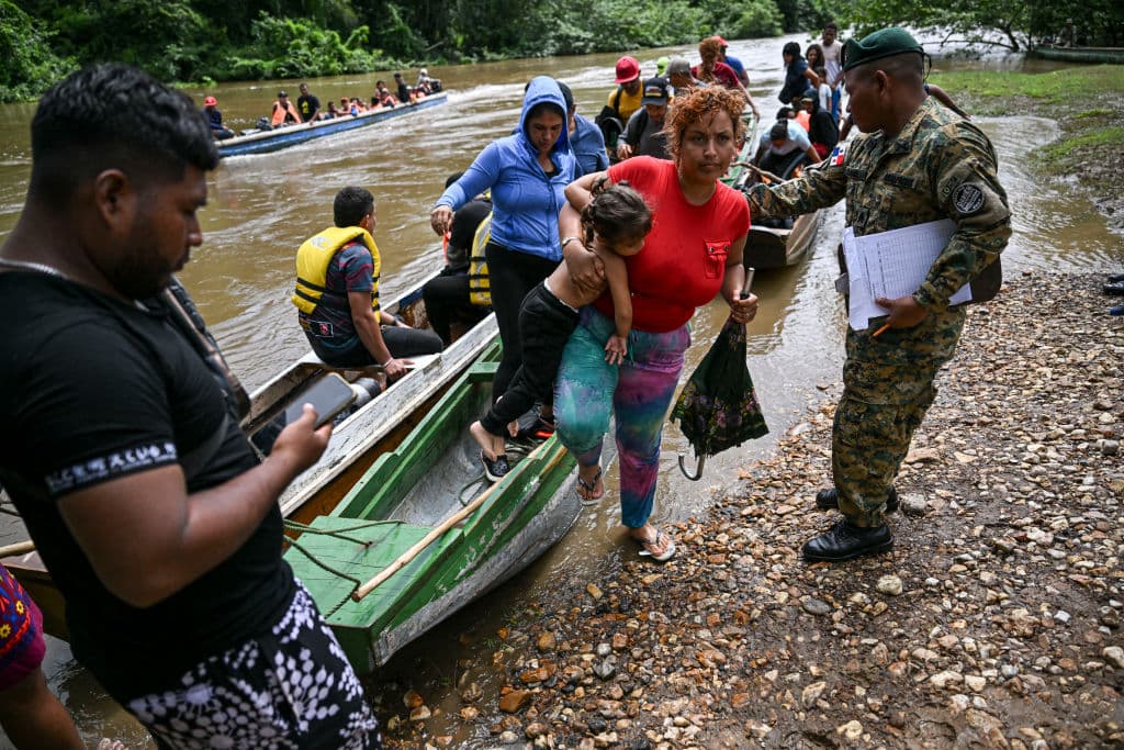 Clausura de pasos y alambres de púas: cómo Panamá comenzó a cerrar el peligroso tapón del Darién (y qué tan efectivo puede ser)