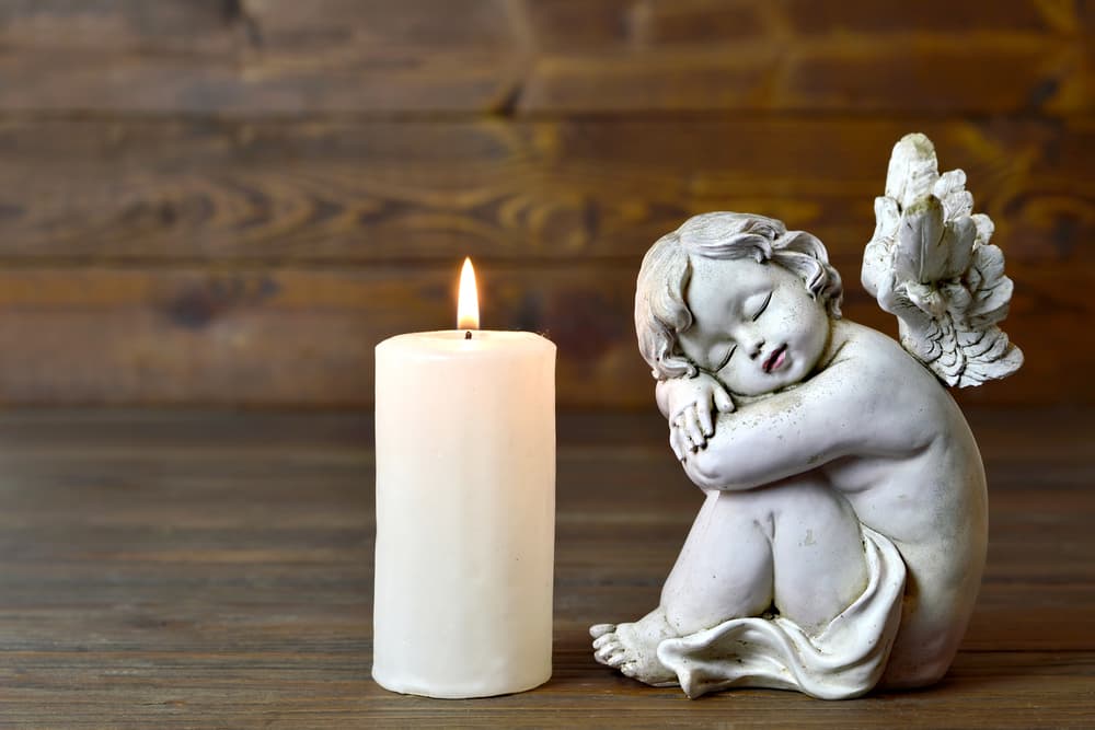 El color más representativo para lo que tiene que ver con la fe y lo espiritual es el blanco.