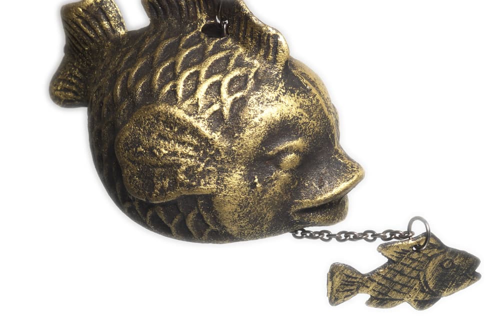 <b>ACUARIO</b>
<br>Un pez dorado es tu amuleto ideal para llenar tu vida de buena fortuna. Una pequeña figurita de metal en forma de pescado te sirve para llevar para todos lados o un dije también, para colgarte en el cuello o muñeca.
