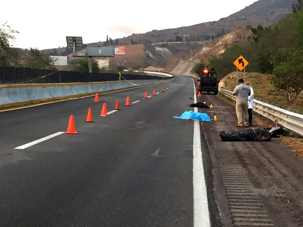 El sitio donde fueron hallados los cuerpos sin vida de tres personas dentro de unas bolsas y con signos de tortura, en el estado de Guerrero. En los primeros tres meses de 2017 se registraron un total de 5,775 asesinatos, una cantidad superior a la de cualquier otro año en este mismo periodo en las últimas dos décadas.