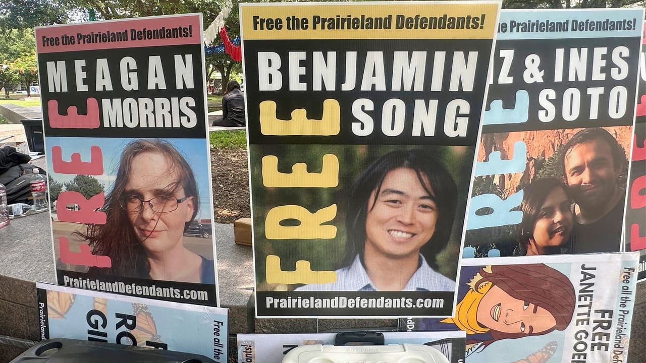 Condenan hasta 100 años a manifestantes por tiroteo afuera de centro de ICE en Texas