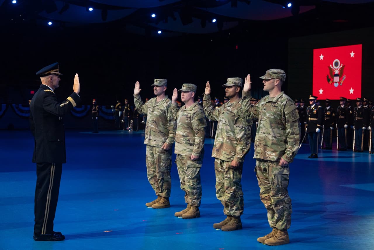 Trump integra a ejecutivos de Meta, OpenAI y Palantir al Ejército de EEUU como tenientes coroneles para impulsar la innovación militar
