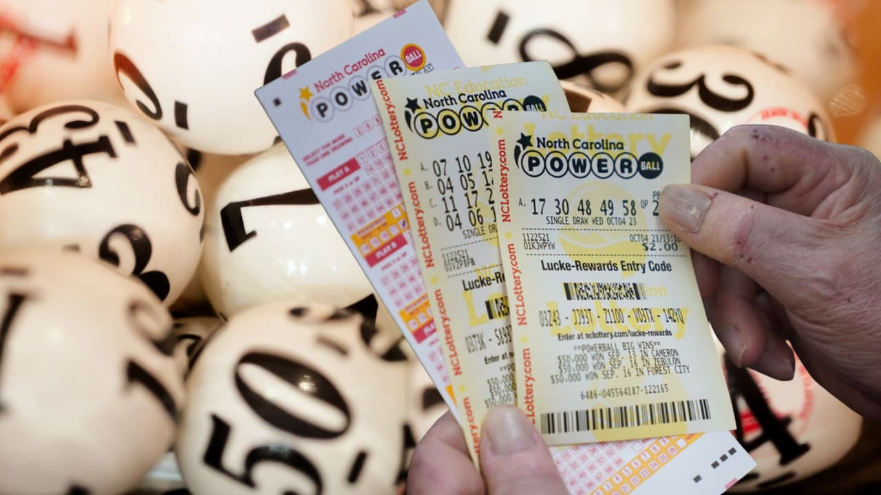 Powerball deja $50,000 y $200,000 en NC; el jackpot llega a $1,250 millones este miércoles