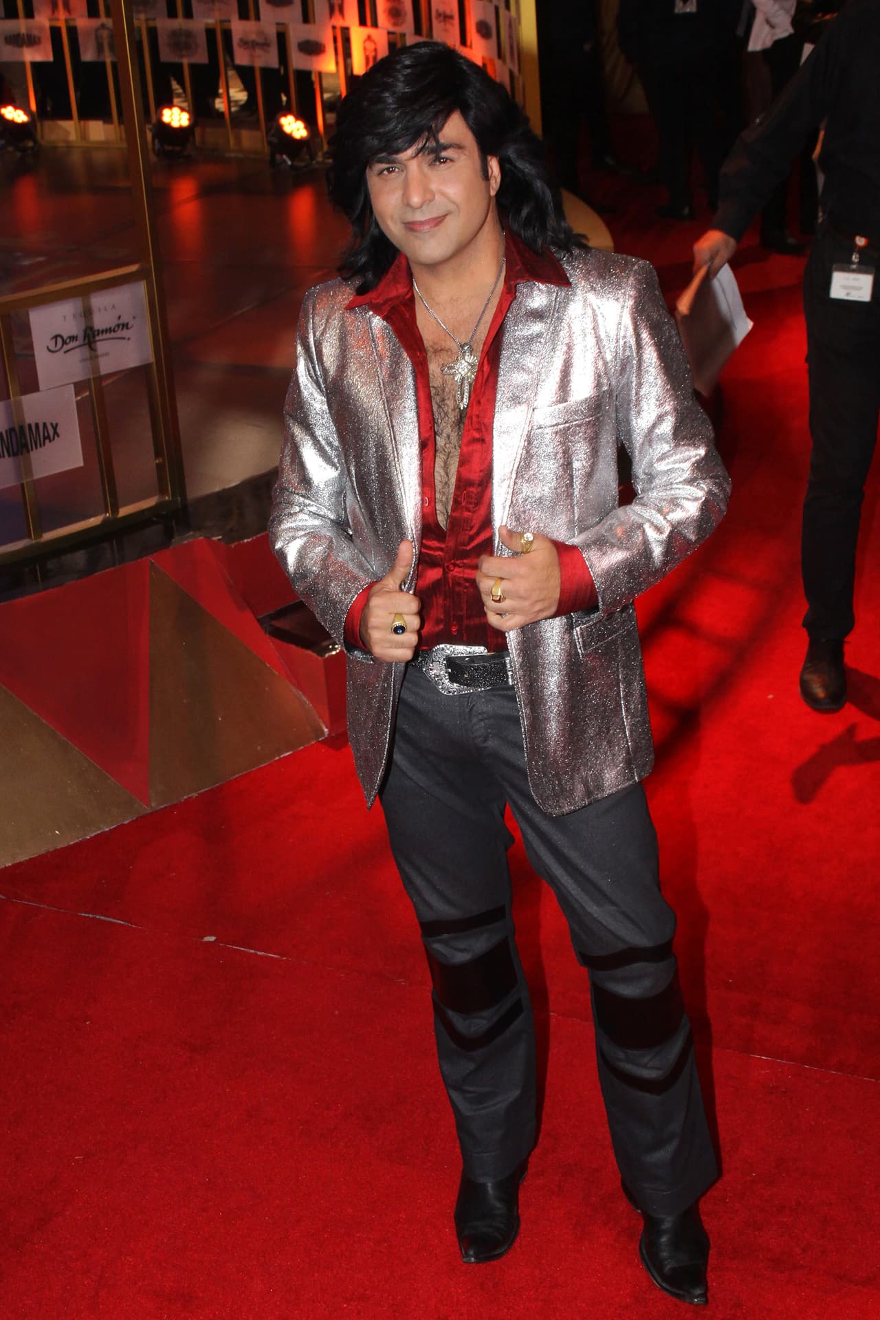 Ariel Miramontes se ha ganado el corazón de todos gracias a Albertano, personaje que surgió en María de todos los Ángeles y que también podemos disfrutar en 'Nosotros los Guapos'. Su estilo seductor y peculiar personalidad le han permitido conquistar a hermosas famosas.