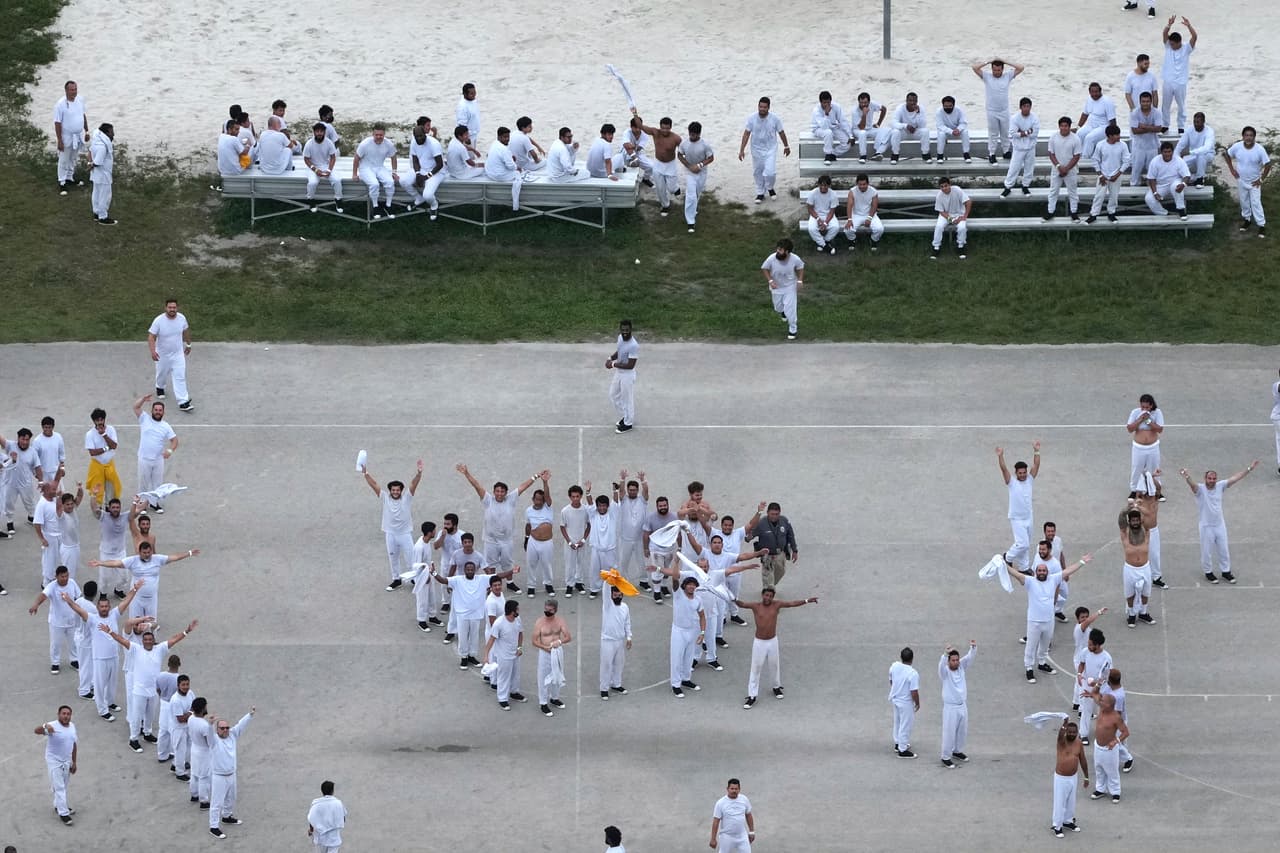 "Florida es un laboratorio de crueldad": denuncian maltratos y confinamientos en solitario a inmigrantes