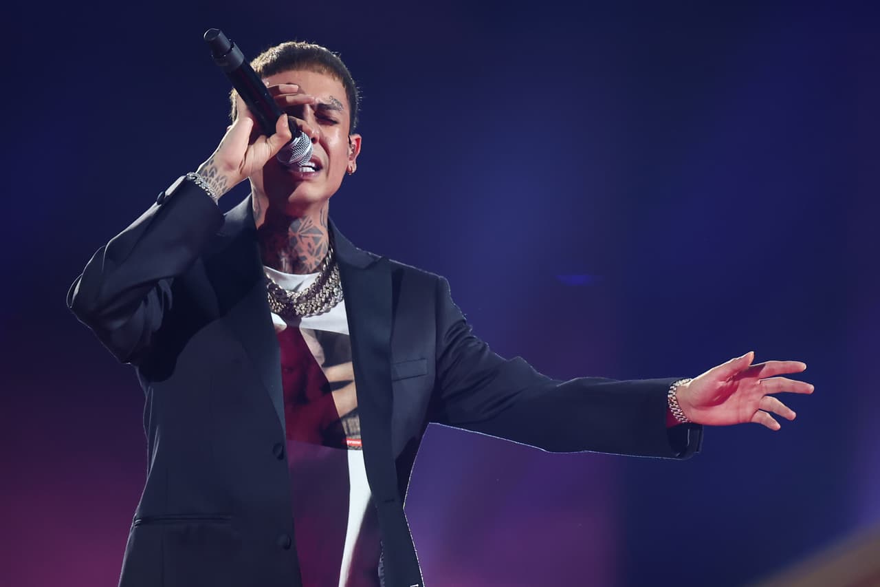 Amenazan a Natanael Cano con pintas en escuelas de Hermosillo, Sonora