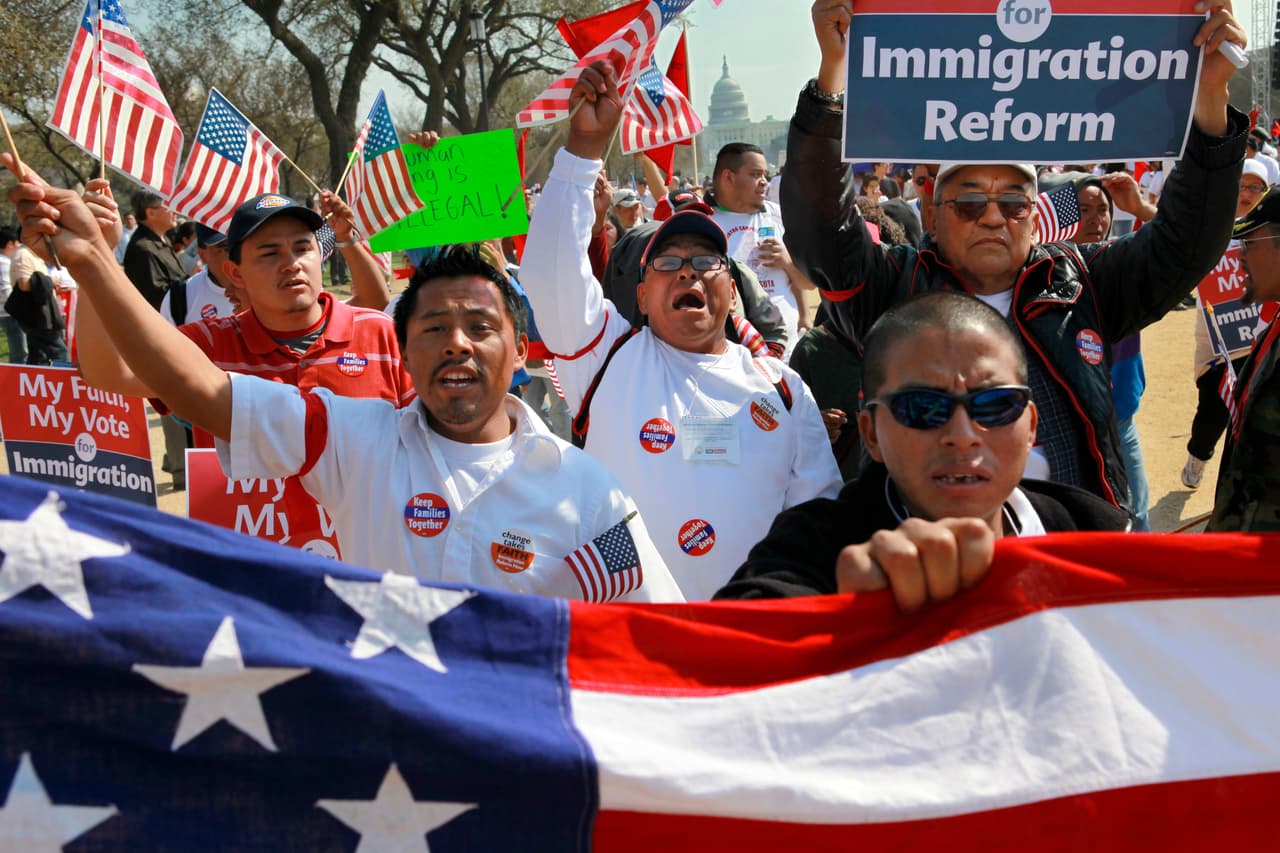 A principios de la década de 1980, las visas que correspondían a los beneficiarios del programa de registro fueron concedidas a migrantes cubanos, quedando algunos inmigrantes en un 'limbo migratorio'.