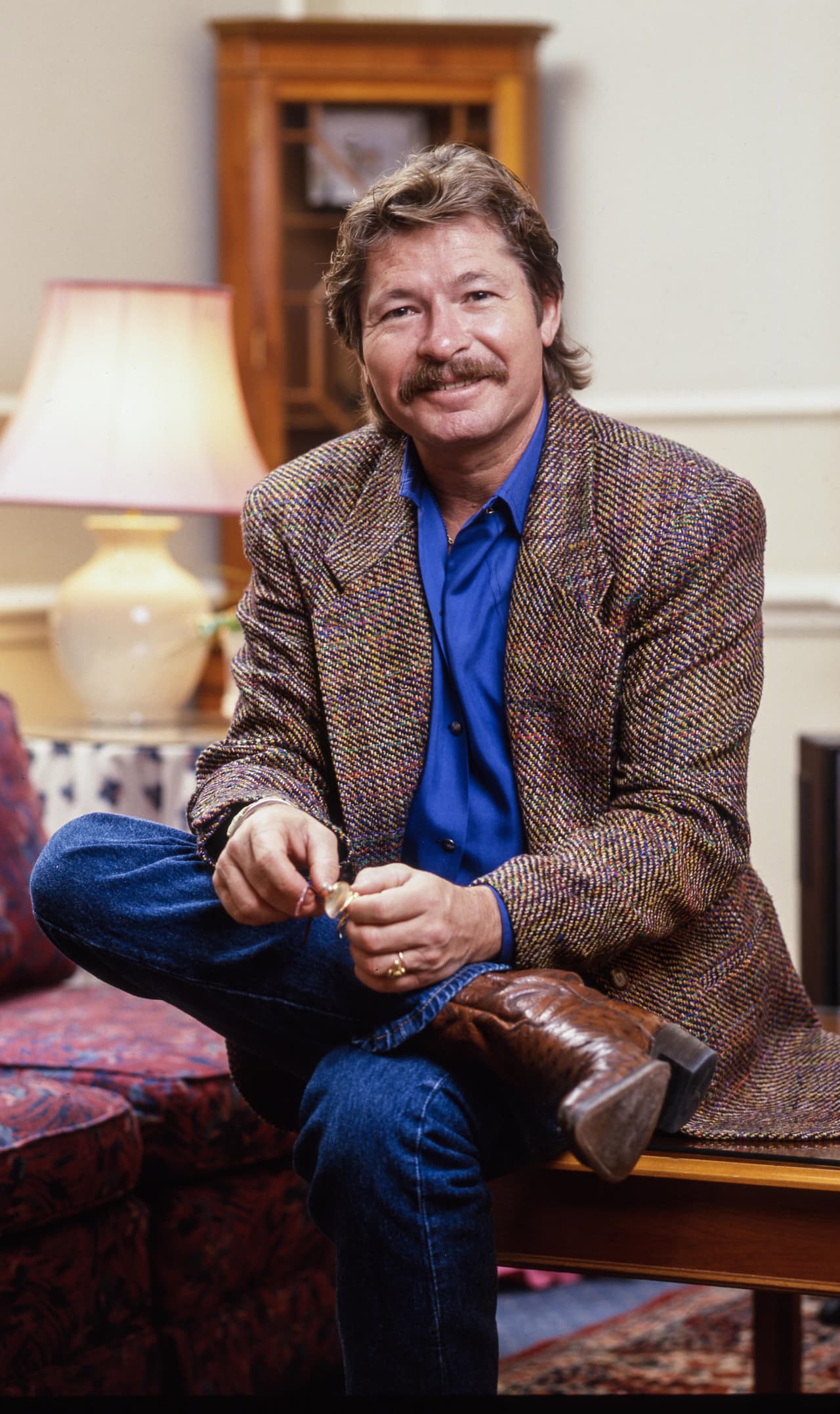 La investigación arrojó que la falta de combustible, una manija de difícil acceso para cambiar los tanques de gasolina y las modificaciones que se le hicieron al avión, fueron factores para que la aeronave cayera al mar, según reportó
<b><a href="https://www.latimes.com/archives/la-xpm-1998-jun-23-mn-62708-story.html" target="_blank">Los Ángeles Times</a></b> en junio de 1998.