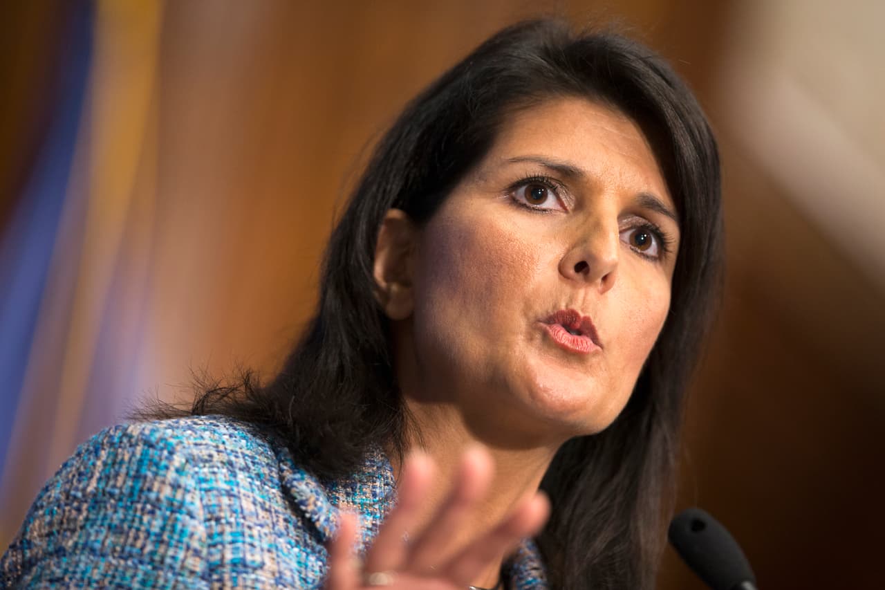 <h2 class="cms-H2-H2">Nikki Haley - exembajadora en las Naciones Unidas del gobierno de Trump</h2>
<br>
<br>Después de haber dicho que “tenemos que reconocer que nos defraudó” en referencia Trump poco después del asalto violento al Capitolio de parte de sus partidarios, Haley se retractó y ahora se está aferrando a una posición de bajo perfil.
<br>
<br>Sin embargo, esta exgobernadora de Carolina del Sur ha comenzado a pasar tiempo en Iowa, el primer estado en el calendario de primarias presidenciales y ha tratado de reconstruir sus lazos con el trumpismo.
<br>