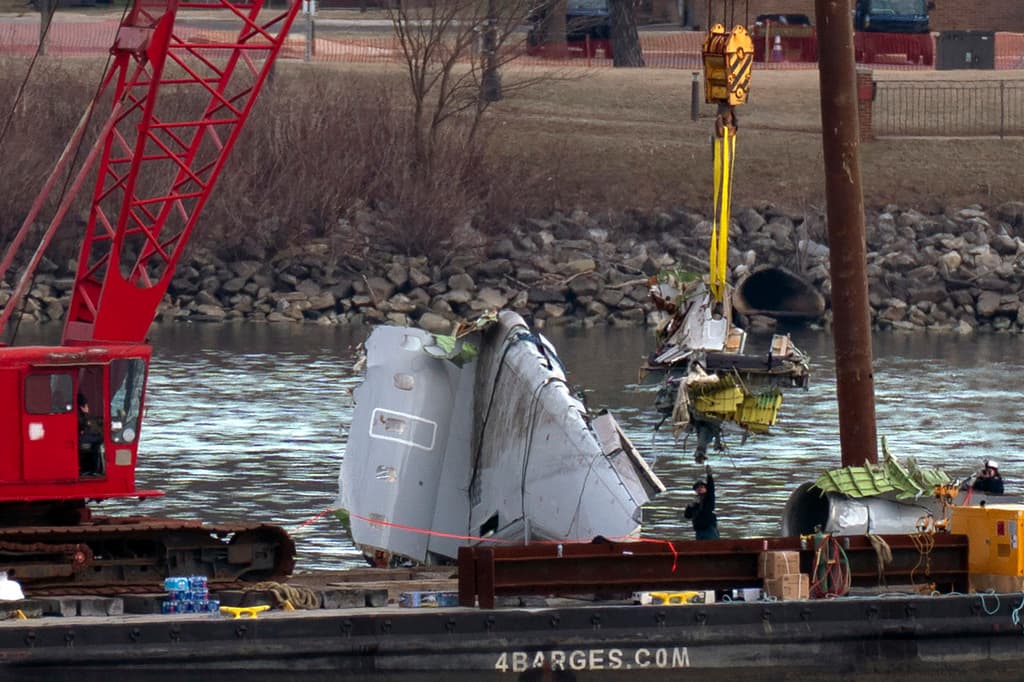 El gobierno de EEUU admite responsabilidad en el choque aéreo sobre el río Potomac que dejó 67 muertos