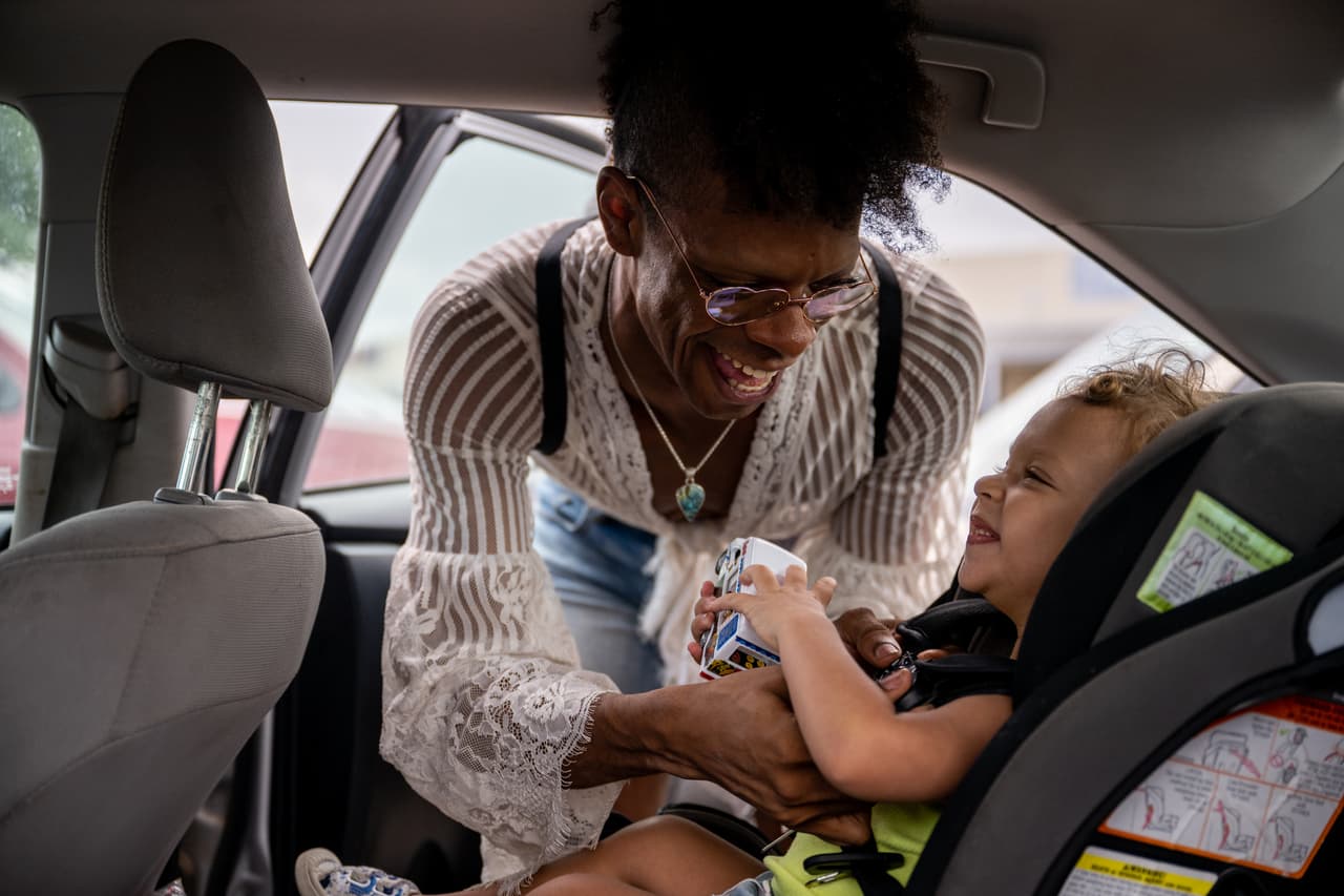 Un estudio revela hasta cuándo los niños deben viajar en su asiento de seguridad en el auto