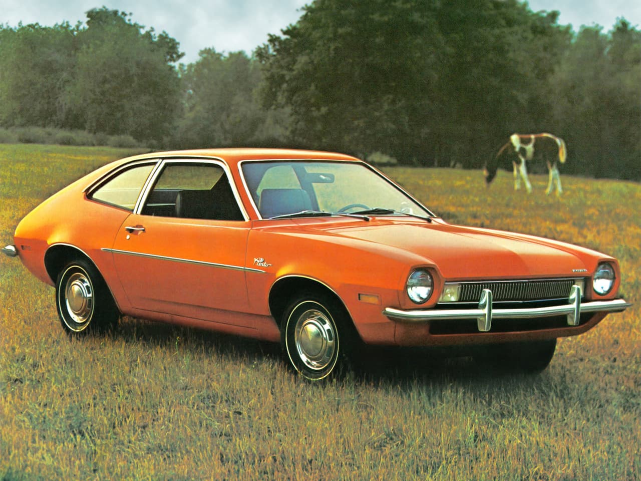 <h3 class="cms-h3-H3">Ford Pinto</h3>
<br>El Pinto fue otro de los modelos que manchó de tragedia a la industria automotriz, cobrando la vida de 900 personas a mediados de los 70’s y provocó cientos de demandas en contra de Ford. El problema radicaba en un defecto en el tanque de combustible que en caso de un choque trasero se rompía. En 1978 Ford decidió instalar un escudo de polietileno, alargar el tubo de llenado y reemplazar el sello entre el tanque y el tubo para reducir el riesgo de ruptura.