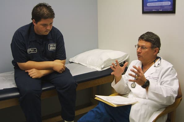 La desconfianza frena la participación de hispanos en ensayos clínicos