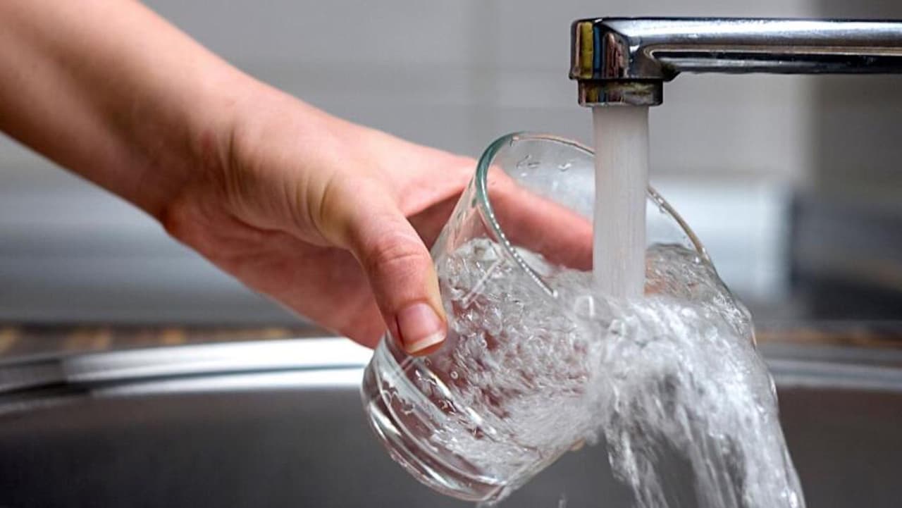 ¿Beberías agua del inodoro... reciclada? Ese es el plan de California (y es mejor de lo que suena)