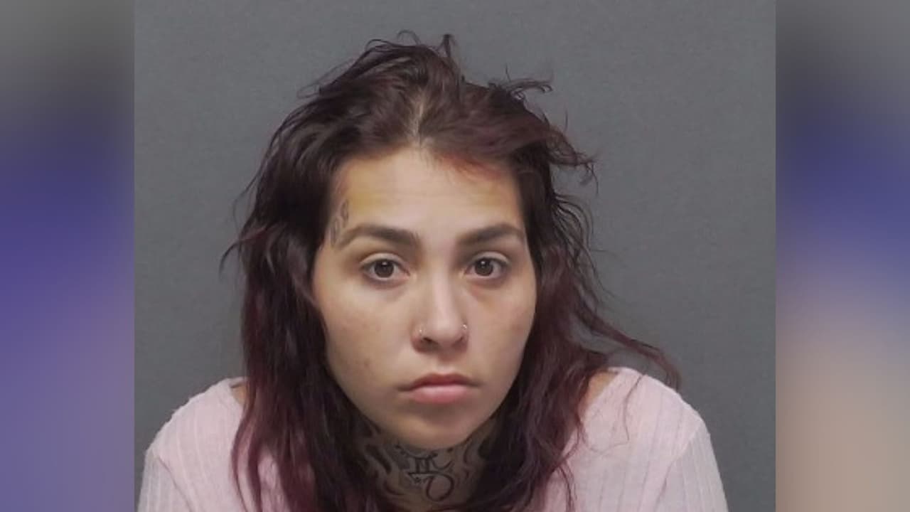 Arrestan a mujer en San Antonio tras chocar carro con 5 niños a bordo contra una patrulla