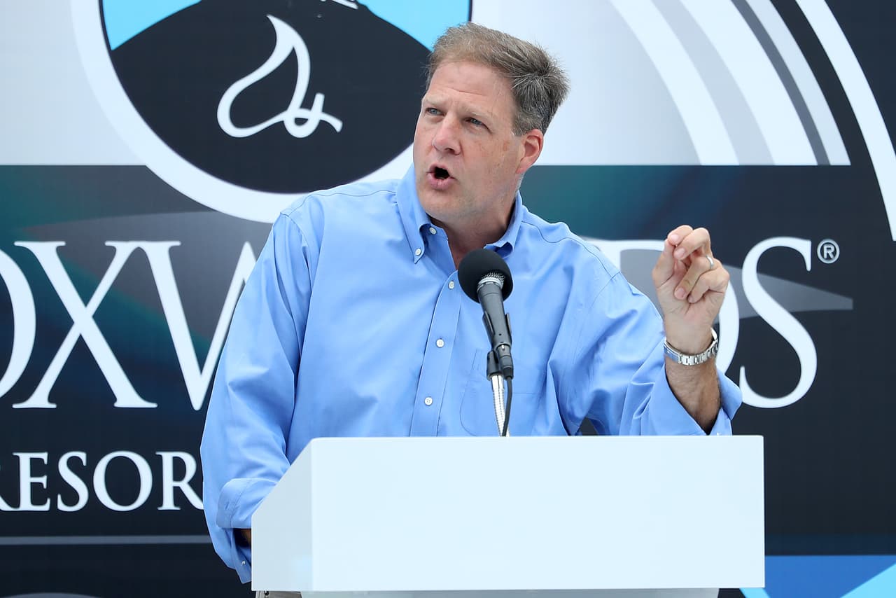 <h2 class="cms-H2-H2">Chris Sununu - gobernador de New Hampshire</h2>
<br>
<br>Sununu no ha tenido tapujos en criticar a Trump, a quien considera un candidato débil que inicia su campaña desde “
<a href="https://www.univision.com/noticias/politica/donald-trump-competira-defensiva-presidencia-2024">una posición defensiva</a>”.
<br>
<br>Sununu acaba de ganar su contienda para la reelección en la gobernación de New Hampshire por 15 puntos y, aunque no ha declarado abiertamente su intención de postularse a la presidencia, declaró a
<i>The Washington Post</i> el martes que estaba “abierto a todo”.